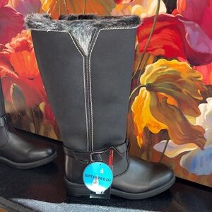 NWT THERMOLITE Black Waterproof Boots with Faux Fur Trim and lining size 8M